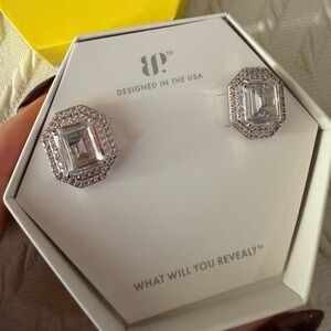 💗❤️2/$25💗❤️ Bomb Party earrings diamond cz